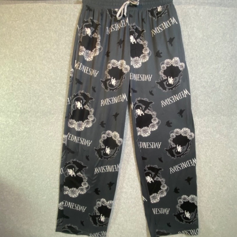 Wednesday Addams Lounge Pants Men's Large Gray Netflix Pajamas Mad Engine EUC